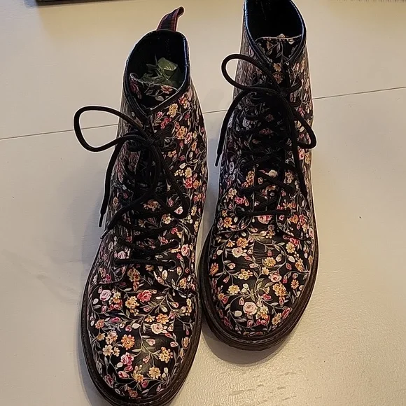 Floral boots - Picture 2 of 7